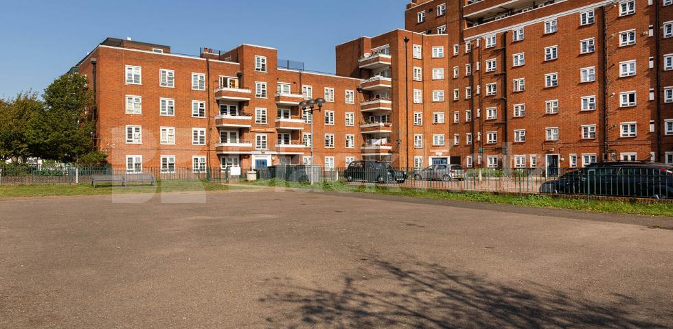 			3 Bedroom, 1 bath, 1 reception Flat			 Castlehaven Road, Camden